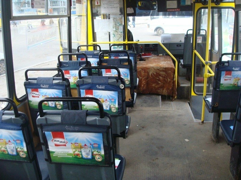 Реклама на подголовниках маршруток и автобусов
